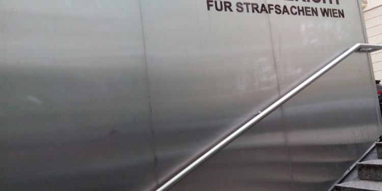 © Rechtsanwalt Mag. Andreas Strobl Diebstahl Nötigung Körperverletzung bedingt teilbedingt unbedingt Bedingte oder teilbedingte Strafe